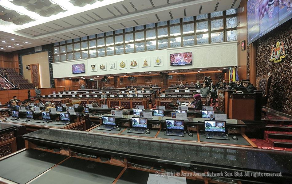 Komposisi tempat duduk di sidang Dewan Negara pastinya berubah dan menjadi bertambah menarik sejak pembentukan perikatan baharu yang menjadi gabungan pemerintah. Komposisi tempat duduk di sidang Dewan Negara pastinya berubah dan menjadi bertambah menarik sejak pembentukan perikatan baharu yang menjadi gabungan pemerintah.