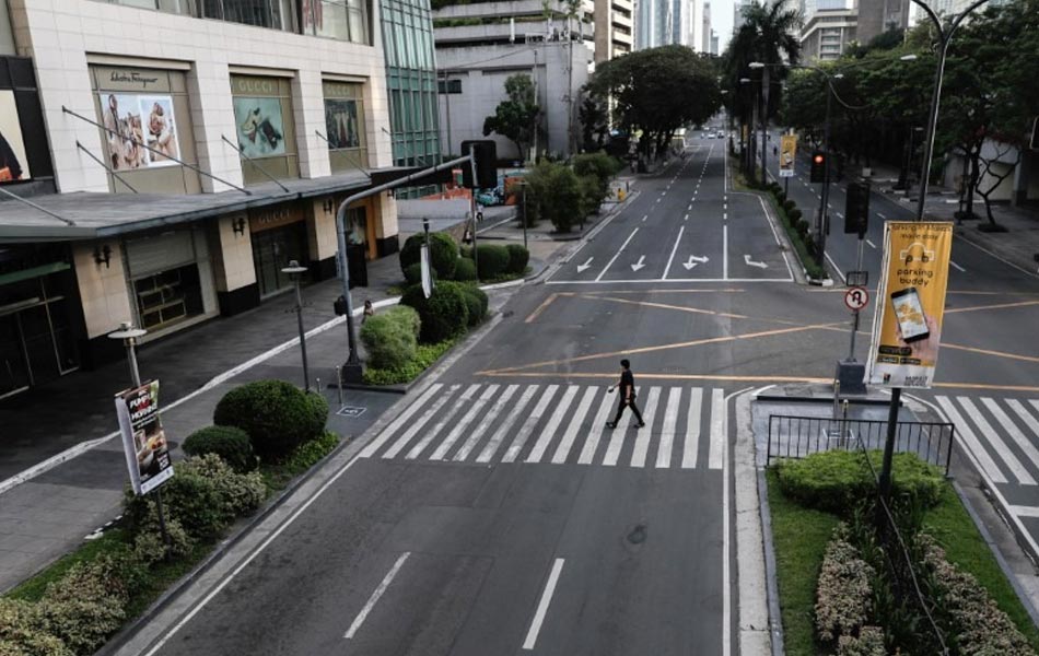 Bandar Manila yang menjadi kediaman buat 2 juta penduduk (tidak termasuk populasi keseluruhan Metro Manila) lengang selepas orang ramai diminta terus berada di dalam rumah demi mencegah jangkitan wabak COVID-19. Reuters Bandar Manila yang menjadi kediaman buat 2 juta penduduk (tidak termasuk populasi keseluruhan Metro Manila) lengang selepas orang ramai diminta terus berada di dalam rumah demi mencegah jangkitan wabak COVID-19. Reuters