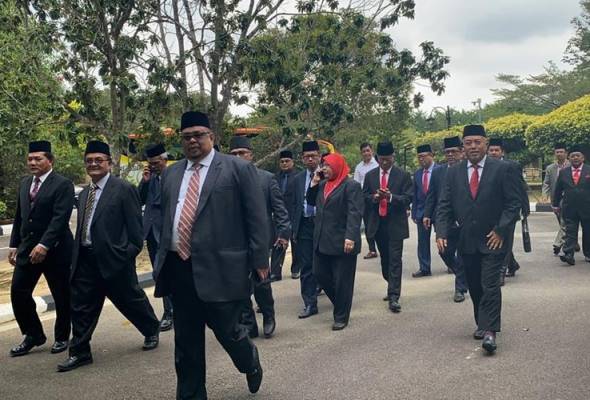 15 Adun Perikatan Nasional adakan pertemuan dengan TYT Melaka 15 Adun Perikatan Nasional adakan pertemuan dengan TYT Melaka