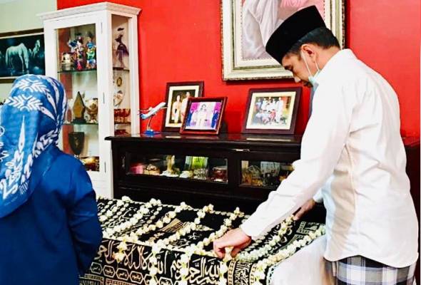 Ibu Jokowi disemadikan Ibu Jokowi disemadikan