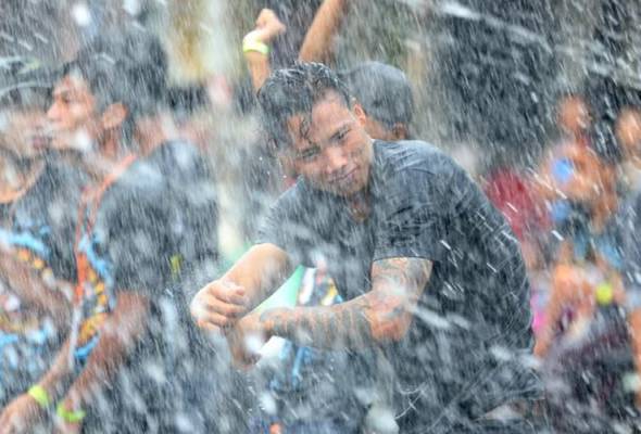 Sekatan perjalanan, Festival air tahunan di Myanmar terjejas Sekatan perjalanan, Festival air tahunan di Myanmar terjejas