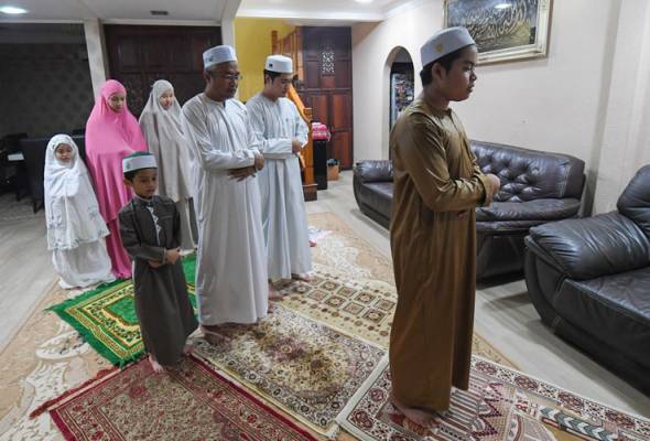 Melaka tidak benar solat tarawih berjemaah di masjid, surau ...