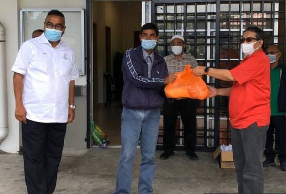 Fasa kedua 'Bantuan Bakul Makanan Kepada Masyarakat Orang Asli' bermula hari ini Fasa kedua 'Bantuan Bakul Makanan Kepada Masyarakat Orang Asli' bermula hari ini
