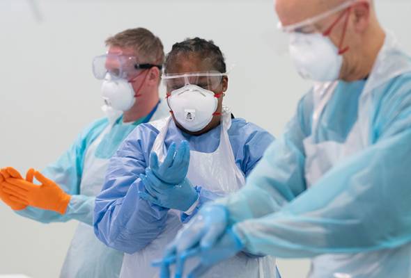 COVID-19: Doktor kecam saranan pemerintah UK untuk kitar semula gaun PPE COVID-19: Doktor kecam saranan pemerintah UK untuk kitar semula gaun PPE