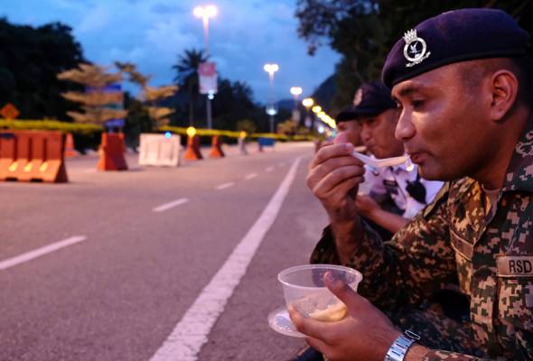 Orang ramai dituntut terus patuh PKP meskipun fasa seterusnya dijangka ada kelonggaran Orang ramai dituntut terus patuh PKP meskipun fasa seterusnya dijangka ada kelonggaran