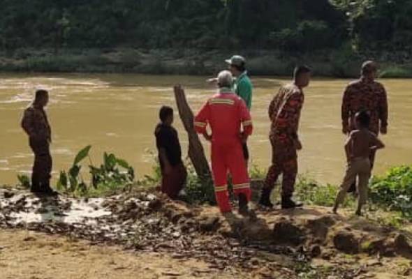 Remaja lelaki dikhuatiri lemas selepas tergelincir ke dalam Sungai Cerul Remaja lelaki dikhuatiri lemas selepas tergelincir ke dalam Sungai Cerul