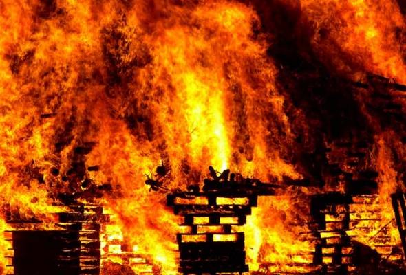 135 left homeless after fire razes longhouse in Sarawak 135 left homeless after fire razes longhouse in Sarawak