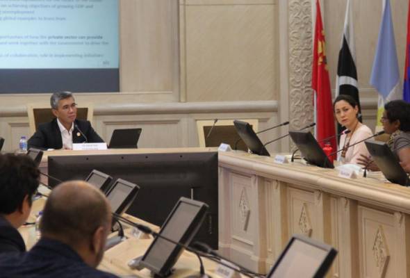 Tengku Zafrul temui penggiat industri kreatif mengenai langkah pelan pemulihan ekonomi Tengku Zafrul temui penggiat industri kreatif mengenai langkah pelan pemulihan ekonomi