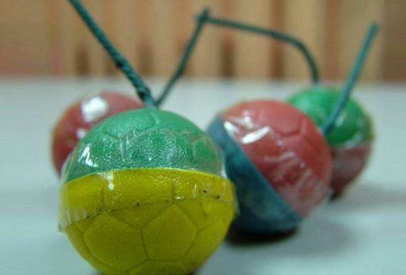 Kes pertama, kanak-kanak 11 tahun cedera akibat letupan mercun bola Kes pertama, kanak-kanak 11 tahun cedera akibat letupan mercun bola
