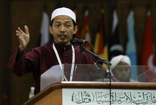 Kesilapan besar politik Malaysia ialah terlalu harapkan Tun M - Nik Abduh Kesilapan besar politik Malaysia ialah terlalu harapkan Tun M - Nik Abduh