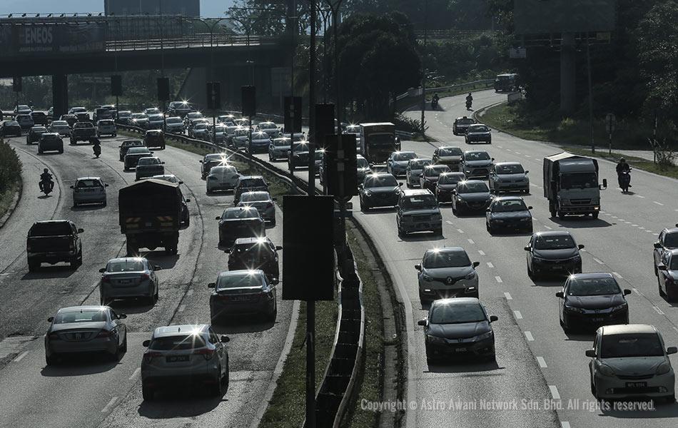 Pembukaan lebih banyak sektor ekonomi sempena kelonggaran Perintah Kawalan Pergerakan membuatkan ramai yang kembali di jalan raya. Ke mana agaknya tujuan mereka pada hari pertama PKPB? - Astro AWANI Pembukaan lebih banyak sektor ekonomi sempena kelonggaran Perintah Kawalan Pergerakan membuatkan ramai yang kembali di jalan raya. Ke mana agaknya tujuan mereka pada hari pertama PKPB? - Astro AWANI
