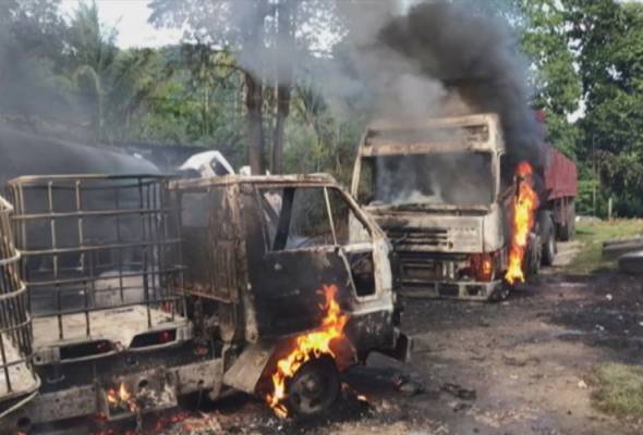 Pekerja bengkel melecur dalam kejadian kebakaran lima buah lori Pekerja bengkel melecur dalam kejadian kebakaran lima buah lori