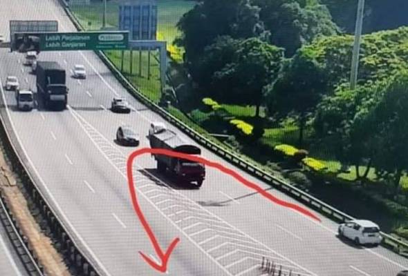 Pemandu Myvi lawan arus rempuh dua motosikal serah diri Pemandu Myvi lawan arus rempuh dua motosikal serah diri