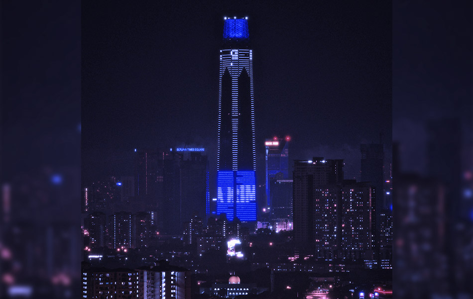 Menara tertinggi TRX EXchange turut menyahut seruan Light It Blue meskipun keseluruhan kerja pembinaan projek mega itu belum mencapai 100 peratus. - Bernama Menara tertinggi TRX EXchange turut menyahut seruan Light It Blue meskipun keseluruhan kerja pembinaan projek mega itu belum mencapai 100 peratus. - Bernama