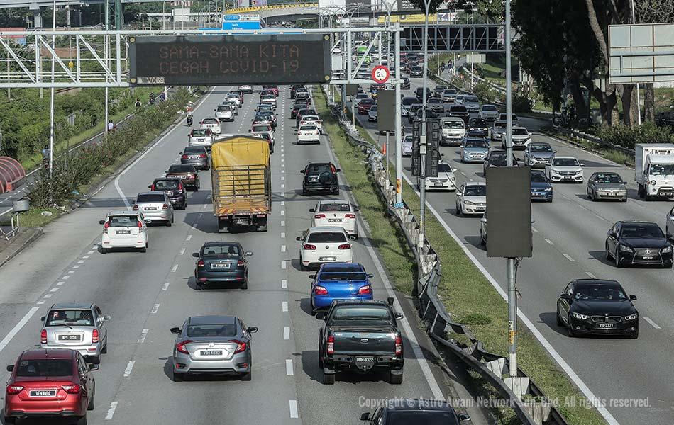 Kesibukan jalan raya pada hari pertama PKPB sudah boleh dijangka, dengan sebahagiannya ialah golongan yang perlu ke tempat kerja sementara yang lain keluar dari rumah untuk urusan keperluan keluarga. - Astro AWANI Kesibukan jalan raya pada hari pertama PKPB sudah boleh dijangka, dengan sebahagiannya ialah golongan yang perlu ke tempat kerja sementara yang lain keluar dari rumah untuk urusan keperluan keluarga. - Astro AWANI