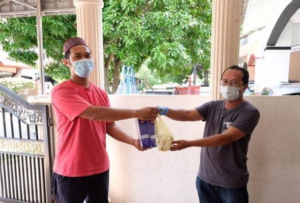 PKP: Masak burger, beri susu formula cara 'Mohd Sabtu' bantu terjejas PKP: Masak burger, beri susu formula cara 'Mohd Sabtu' bantu terjejas