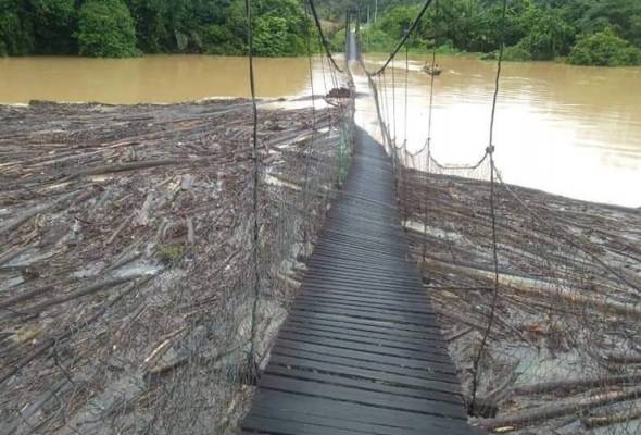 300 penduduk Punan Bah, Belaga terjejas akibat banjir, jambatan gantung terputus 300 penduduk Punan Bah, Belaga terjejas akibat banjir, jambatan gantung terputus