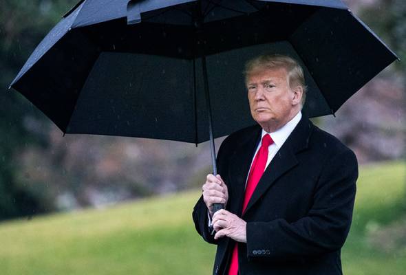 Insiden tembakan di luar White House, Trump diiring keluar ketika sidang media Insiden tembakan di luar White House, Trump diiring keluar ketika sidang media