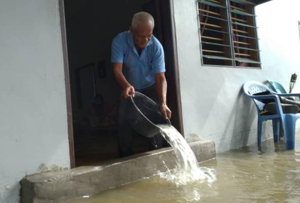 Penduduk kecewa enam kali banjir kilat dalam tempoh lima bulan Penduduk kecewa enam kali banjir kilat dalam tempoh lima bulan