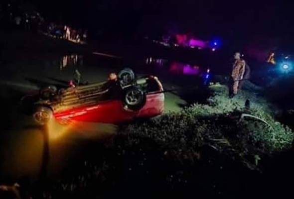Dua maut kereta terjunam dalam sungai Dua maut kereta terjunam dalam sungai