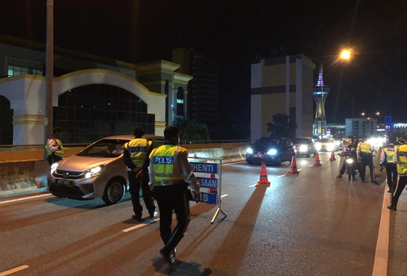 Lelaki ditangkap menunggang motosikal dalam keadaan mabuk Lelaki ditangkap menunggang motosikal dalam keadaan mabuk