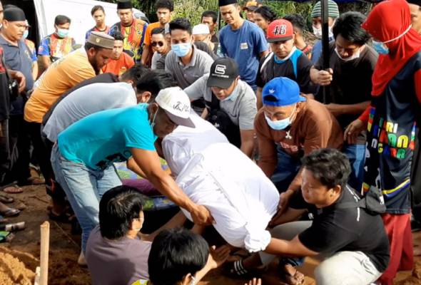 Jenazah mangsa lemas Teluk Cowie selamat dikebumikan Jenazah mangsa lemas Teluk Cowie selamat dikebumikan