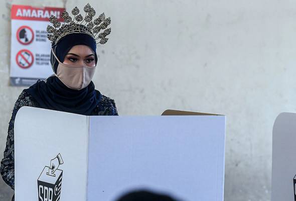 PRK Chini: Dua pasangan pengantin baharu curi tumpuan PRK Chini: Dua pasangan pengantin baharu curi tumpuan