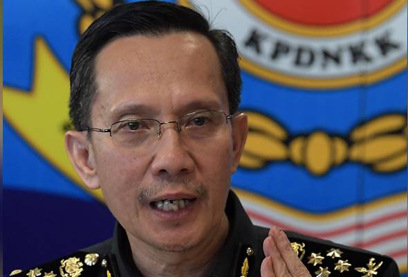 KPDNHEP berjaya membanteras aktiviti pengedaran rokok tiruan apabila merampas satu kontena mengandungi 520,000 kotak rokok disyaki tiruan. KPDNHEP berjaya membanteras aktiviti pengedaran rokok tiruan apabila merampas satu kontena mengandungi 520,000 kotak rokok disyaki tiruan.