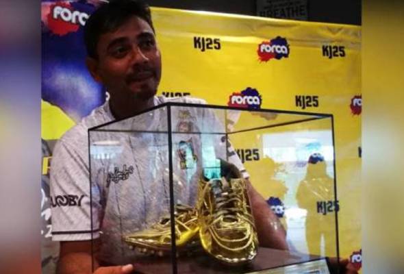 Khalid Jamlus jual Kasut Emas RM99,999 Khalid Jamlus jual Kasut Emas RM99,999