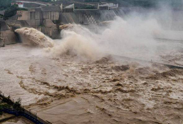 China buka empangan Sungai Huaihe usaha redakan banjir China buka empangan Sungai Huaihe usaha redakan banjir