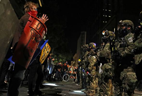 Demonstrasi di Portland semakin ganas, tidak terkawal Demonstrasi di Portland semakin ganas, tidak terkawal