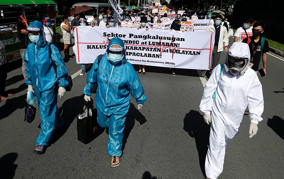 Petugas perubatan menyertai tunjuk perasaan meskipun terdapat ancaman polis terhadap penangkapan menjelang ucapan tahunan negara itu. Petugas perubatan menyertai tunjuk perasaan meskipun terdapat ancaman polis terhadap penangkapan menjelang ucapan tahunan negara itu.