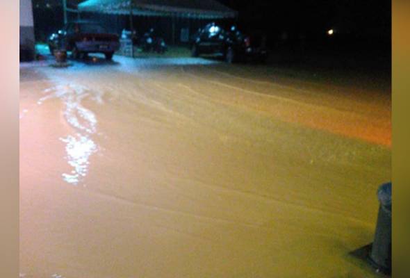 10 kawasan di Gua Musang dilanda banjir kilat 10 kawasan di Gua Musang dilanda banjir kilat