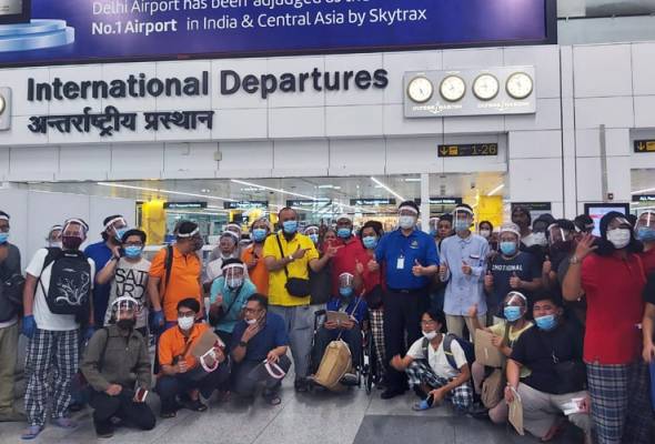 62 jemaah tabligh terkandas di India selamat tiba di KLIA 62 jemaah tabligh terkandas di India selamat tiba di KLIA