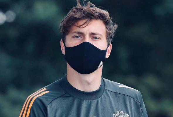 Pemain pertahanan Manchester United, Victor Lindelof, berjaya halang peragut Pemain pertahanan Manchester United, Victor Lindelof, berjaya halang peragut