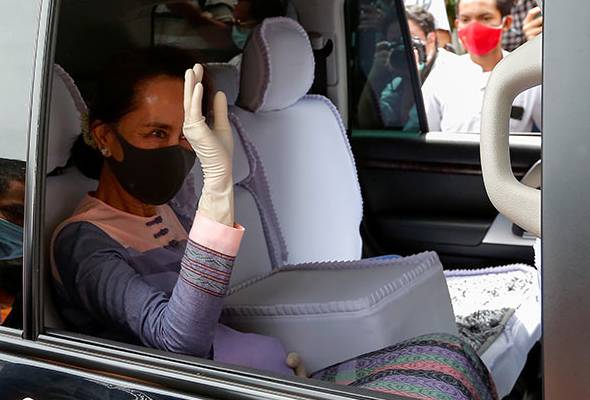 Aung San Suu Kyi sah bertanding untuk penggal kedua Aung San Suu Kyi sah bertanding untuk penggal kedua