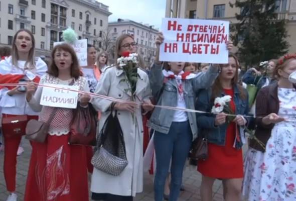 Wanita Belarus kecam kekejaman polis, bantah pemilihan Presiden Wanita Belarus kecam kekejaman polis, bantah pemilihan Presiden