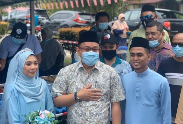 Slim Memilih: Bahang kempen serikan majlis pasangan pengantin Slim Memilih: Bahang kempen serikan majlis pasangan pengantin