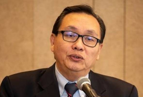 Dr Christopher Lee diangkat sebagai Presiden Majlis AIDS Malaysia baharu Dr Christopher Lee diangkat sebagai Presiden Majlis AIDS Malaysia baharu
