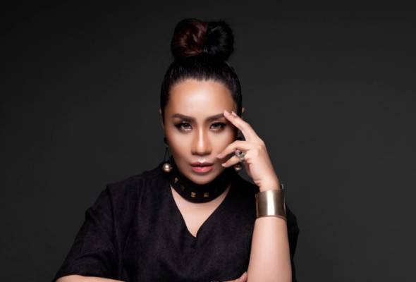 Amelina beralih selera muzik, dari dangdut ke balada Amelina beralih selera muzik, dari dangdut ke balada