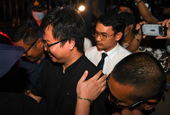 Protes Thai: Penyanyi rap, aktivis pro-demokrasi antara yang ditahan atas dakwaan menghasut Protes Thai: Penyanyi rap, aktivis pro-demokrasi antara yang ditahan atas dakwaan menghasut
