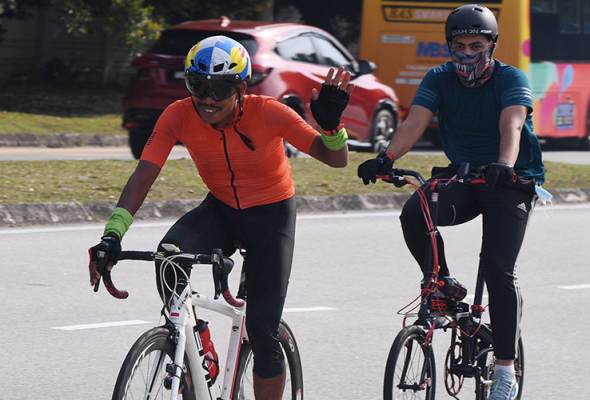 Pegawai bomba berbasikal secara solo sejauh 2,020 km kumpul dana Pegawai bomba berbasikal secara solo sejauh 2,020 km kumpul dana