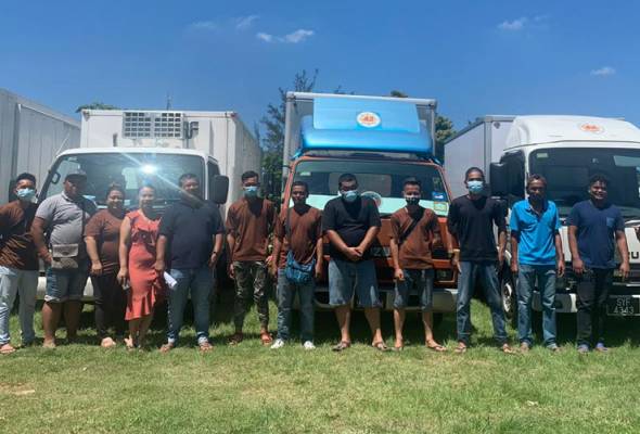 PRN Sabah: Dulu tidur di 'hotel bergerak', kini penghantar barangan miliki 14 lori dan 18 pekerja PRN Sabah: Dulu tidur di 'hotel bergerak', kini penghantar barangan miliki 14 lori dan 18 pekerja