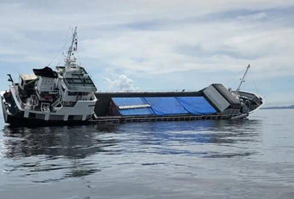 APMM Bintulu selamatkan 8 kru kapal kargo dipukul ribut APMM Bintulu selamatkan 8 kru kapal kargo dipukul ribut