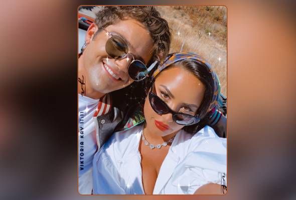 Hanya bertahan dua bulan, Demi Lovato dan Max Ehrich putus tunang Hanya bertahan dua bulan, Demi Lovato dan Max Ehrich putus tunang