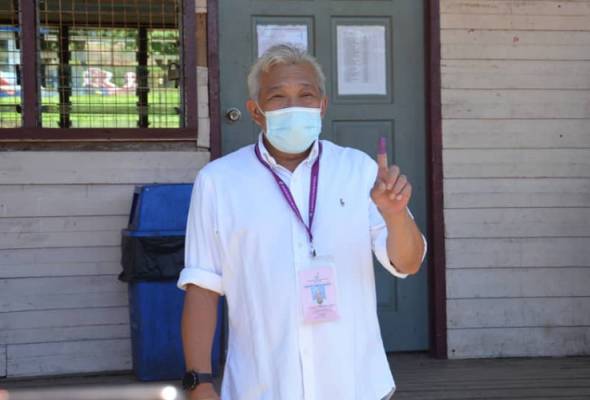 PRN Sabah: Bung Moktar mengundi di SMK Bukit Garam PRN Sabah: Bung Moktar mengundi di SMK Bukit Garam