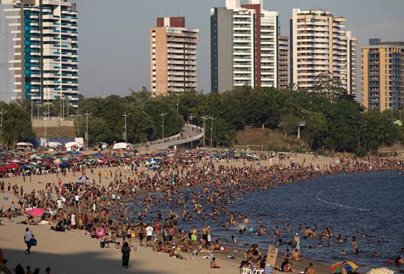 COVID-19: Brazil catat lebih 14,000 kes sehari, orang ramai bersesak di kawasan pantai COVID-19: Brazil catat lebih 14,000 kes sehari, orang ramai bersesak di kawasan pantai