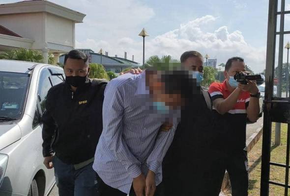 Pengarah Urusan ditahan palsukan dokumen bernilai RM22 juta Pengarah Urusan ditahan palsukan dokumen bernilai RM22 juta