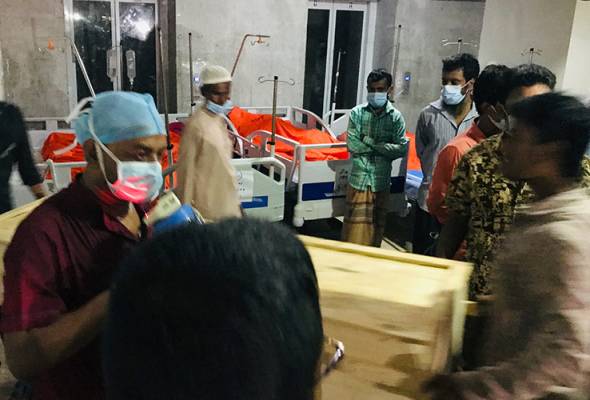 Angka kematian akibat letupan gas di masjid Bangladesh meningkat kepada 20 orang Angka kematian akibat letupan gas di masjid Bangladesh meningkat kepada 20 orang