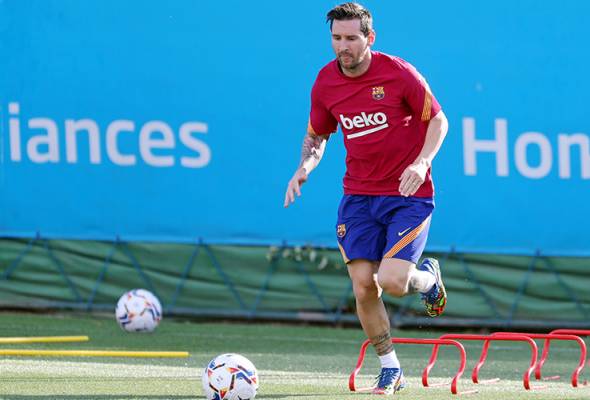 Messi kembali berlatih bersama Barcelona Messi kembali berlatih bersama Barcelona